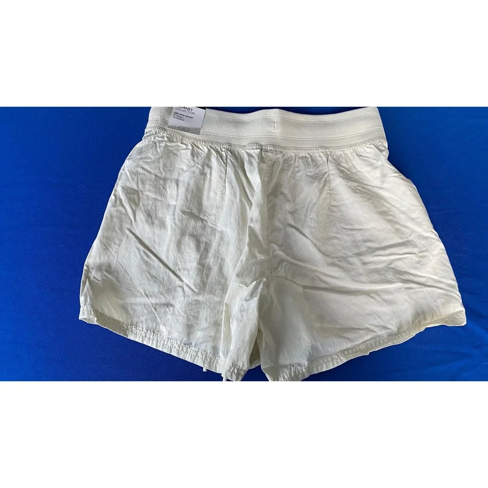 CALIA Journey Collection Mid-Rise Shorts Womens Small Cream White 4in Inseam NWT